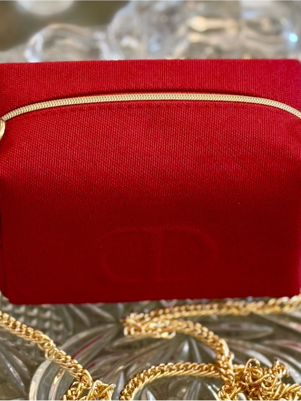 DIOR Beautiful Red Cosmetic Bag with stunning Gold Chain Attached Crossbody - Picture 12 of 16